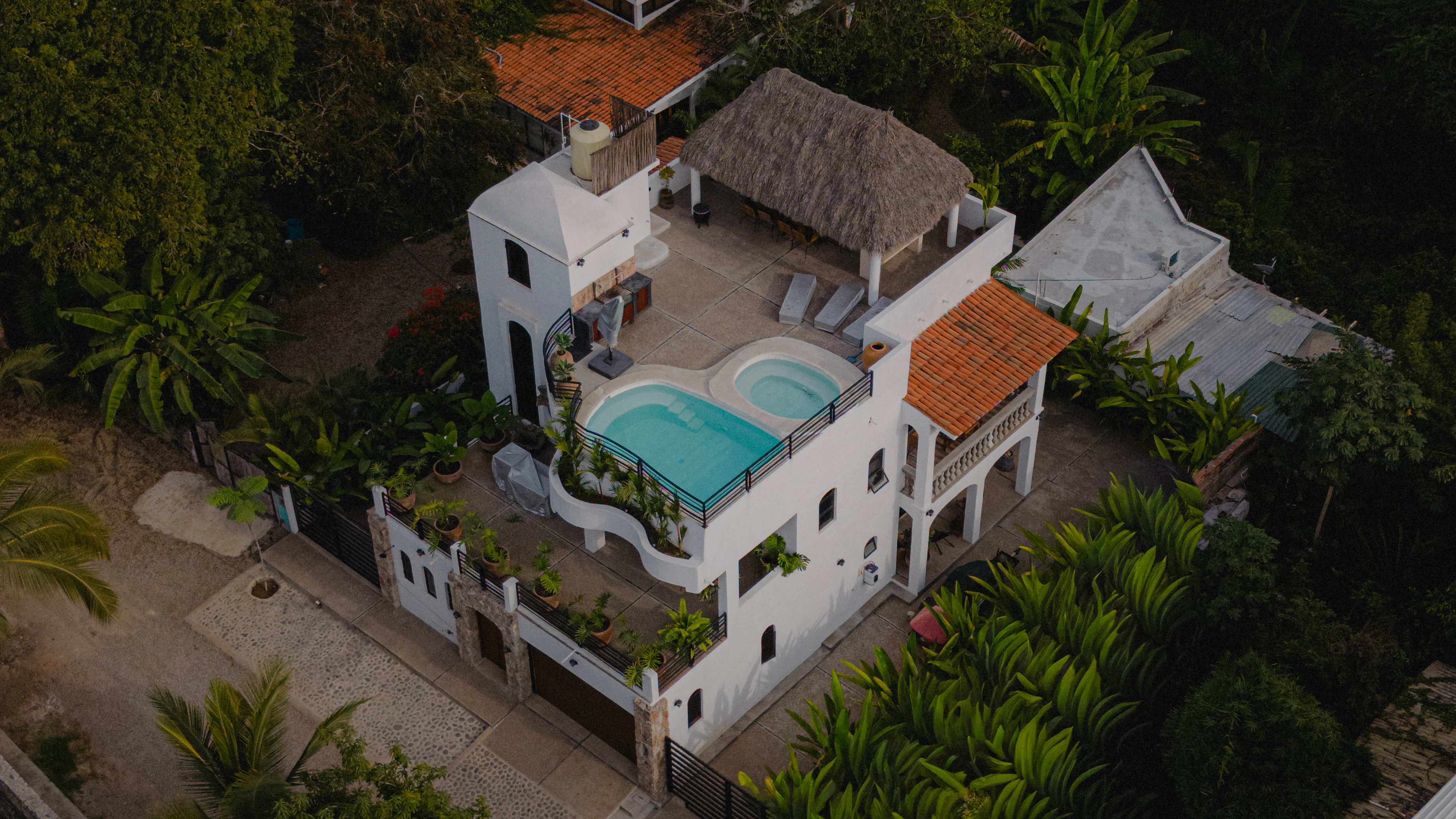 Vista aérea de Casa Makai — Villa privada rodeada de selva tropical en Chacala, Nayarit